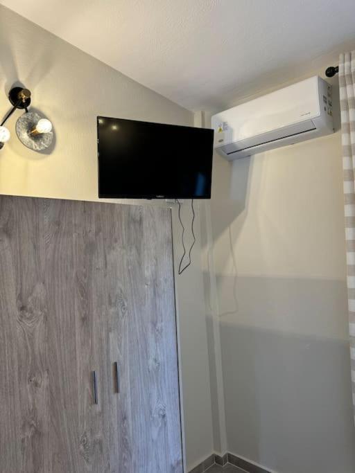 Seaviewapartment Ofrínion Eksteriør billede