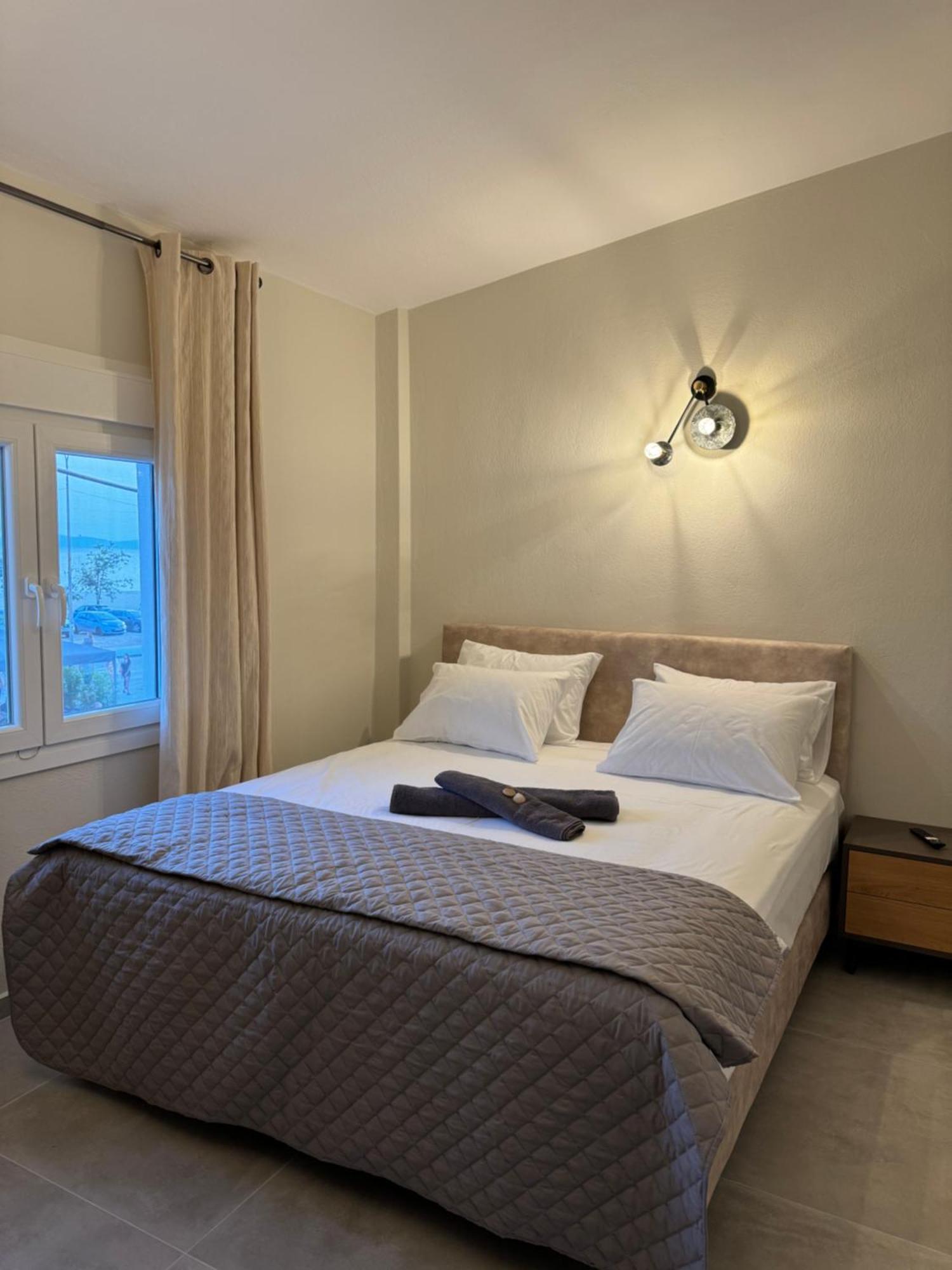 Seaviewapartment Ofrínion Eksteriør billede
